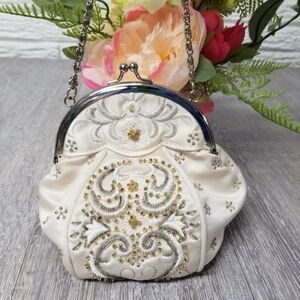 Beaded kiss lock formal evening bag